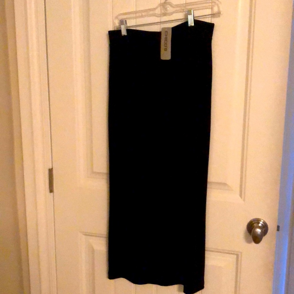 New Chicos size 1 black skirt. Never worn / tags on